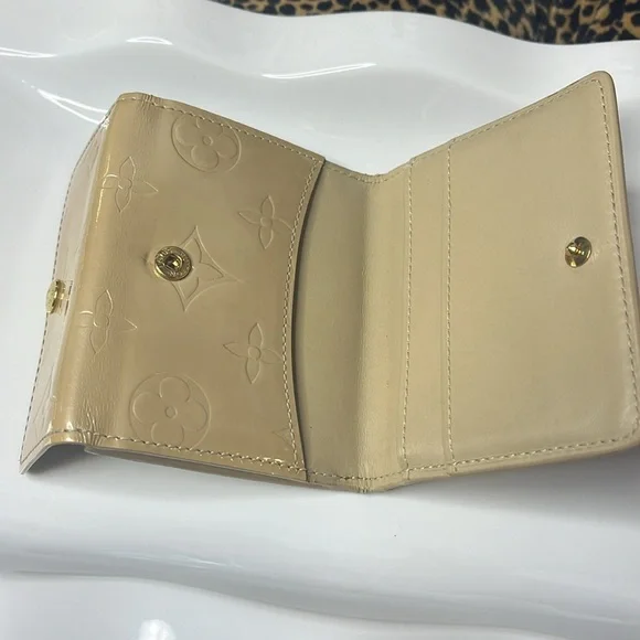 LOUIS VUITTON MONOGRAM VERNIS BILLFOLD WALLET - Picture 5 of 13